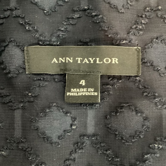 Ann Taylor Navy Textured Mini Skirt Flared Lined Back Zip Size 4 - Picture 6 of 7